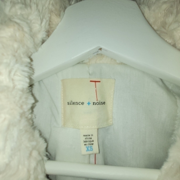 Urban Outfitters Silence + Noise Ivory Faux Fur Fuzzy Cocoon Coat Size XS - Picture 8 of 15